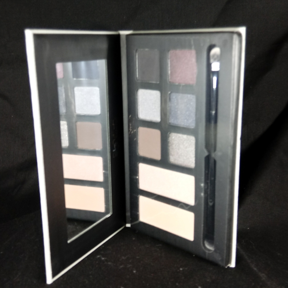 SOLD!!!!!NWT Belk Beauty Out of Your League Eyeshadow SOLD!!!!!!